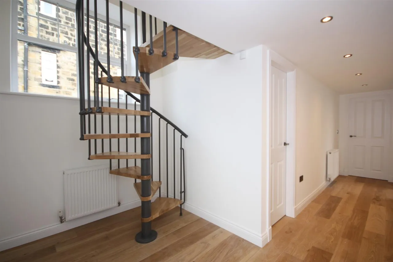 Moorland House, Low Green, LS19, photo 12