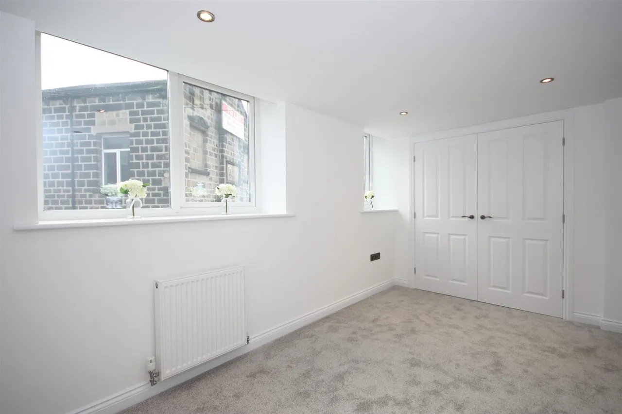 Moorland House, Low Green, LS19, photo 15