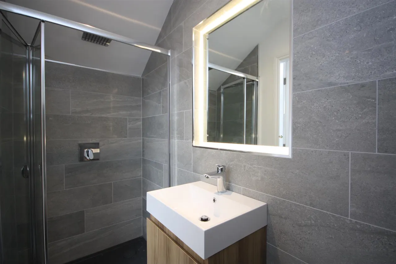 Moorland House, Low Green, LS19, photo 17