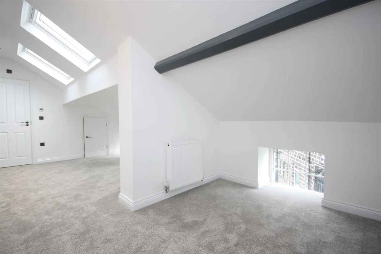 Moorland House, Low Green, LS19, photo 8
