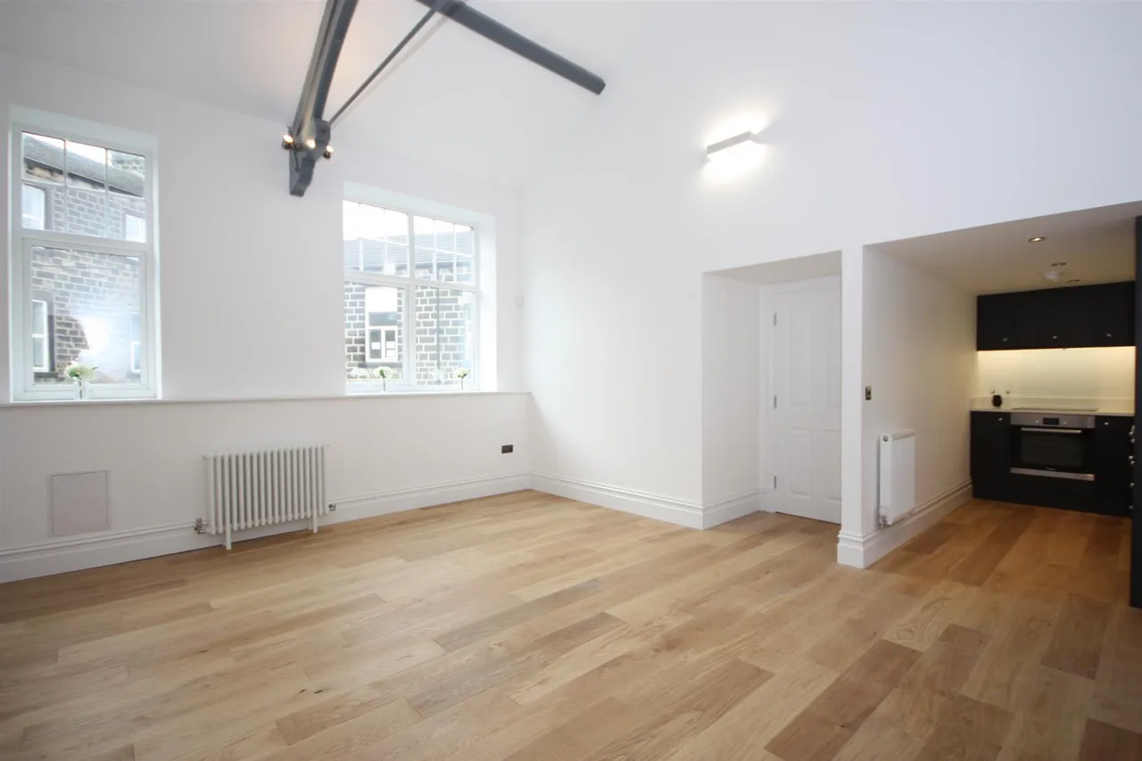 Moorland House, Low Green, LS19, photo 3