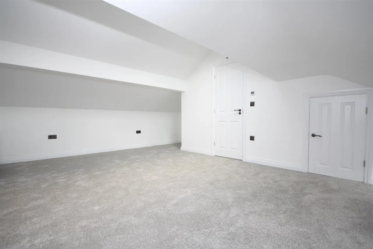 Moorland House, Low Green, LS19, photo 16