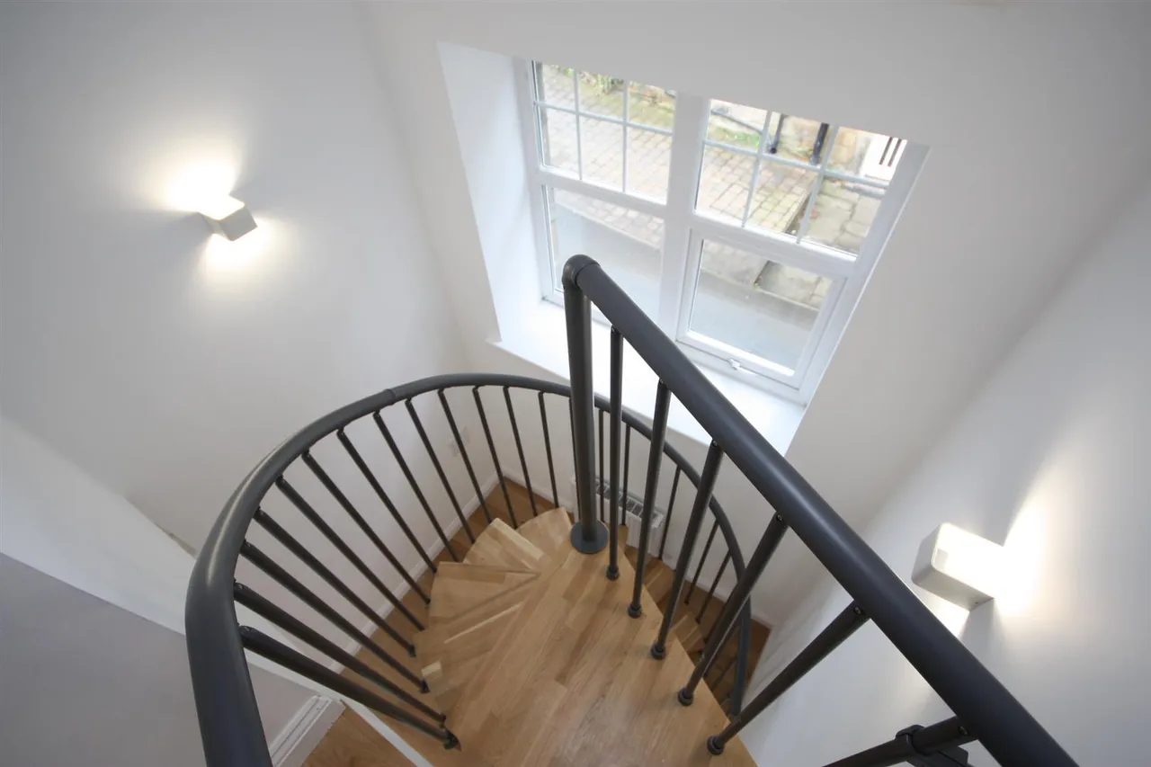Moorland House, Low Green, LS19, photo 13