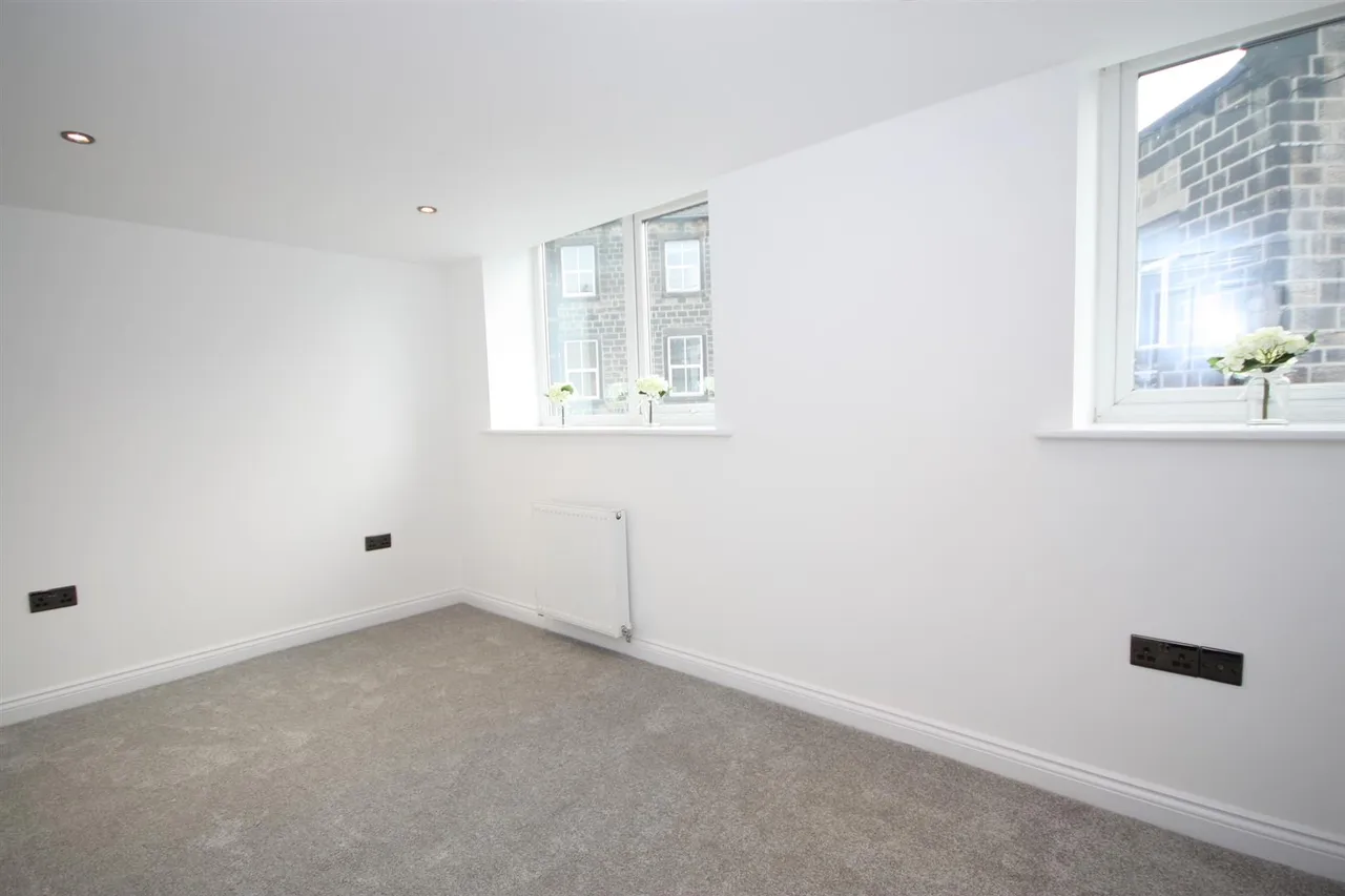 Moorland House, Low Green, LS19, photo 21