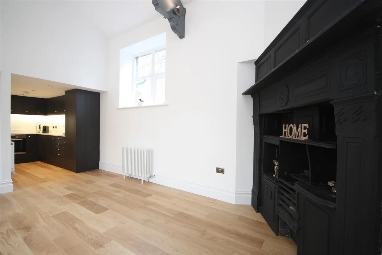 Moorland House, Low Green, LS19, photo 5