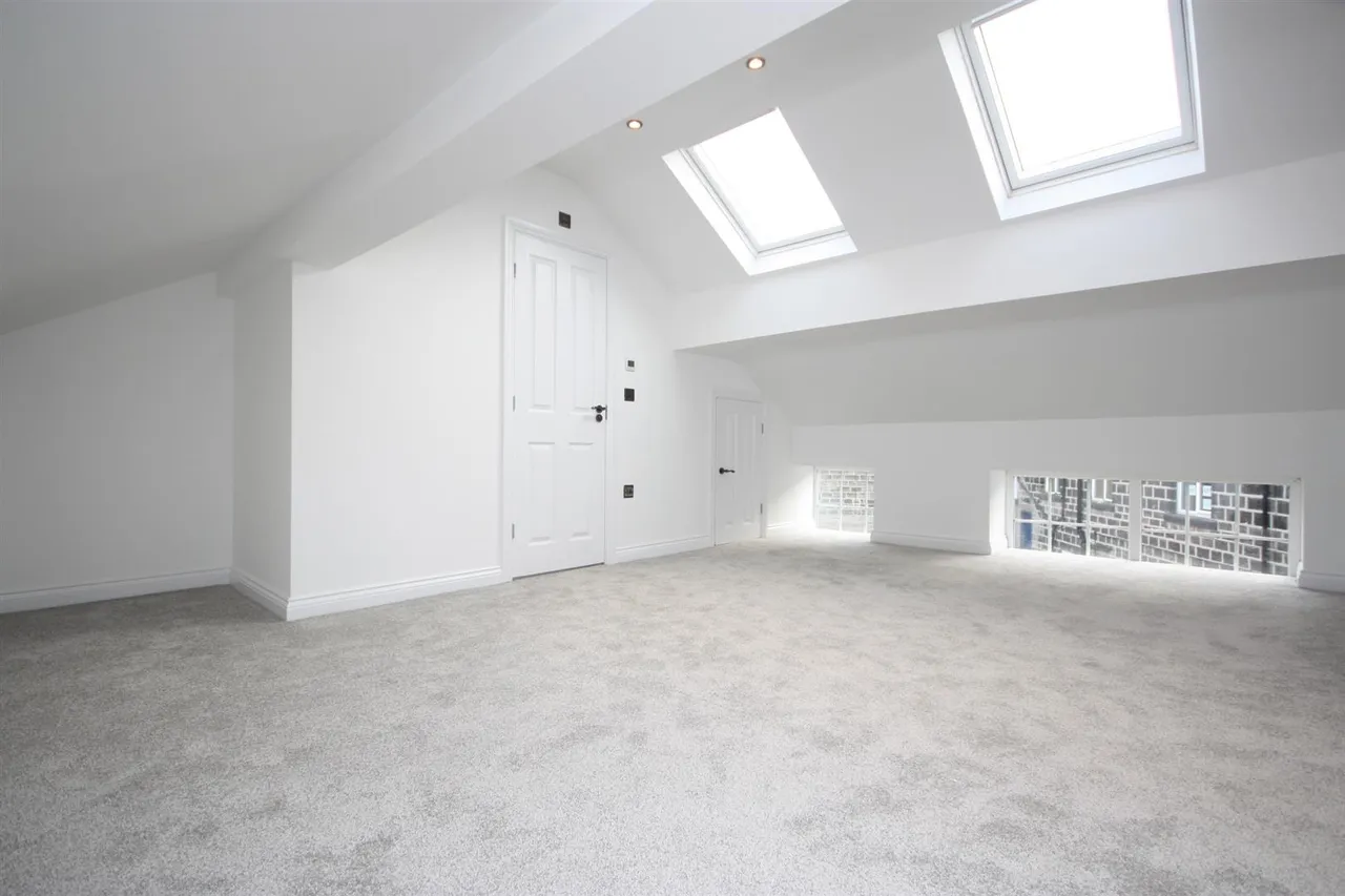 Moorland House, Low Green, LS19, photo 7