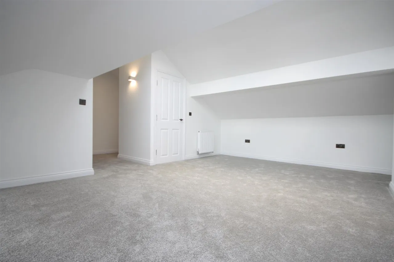 Moorland House, Low Green, LS19, photo 19