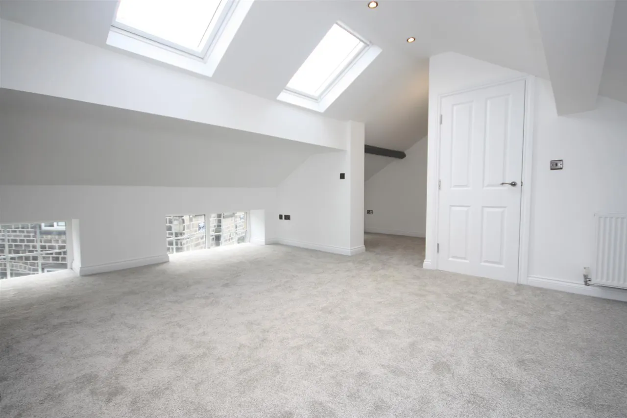 Moorland House, Low Green, LS19, photo 9