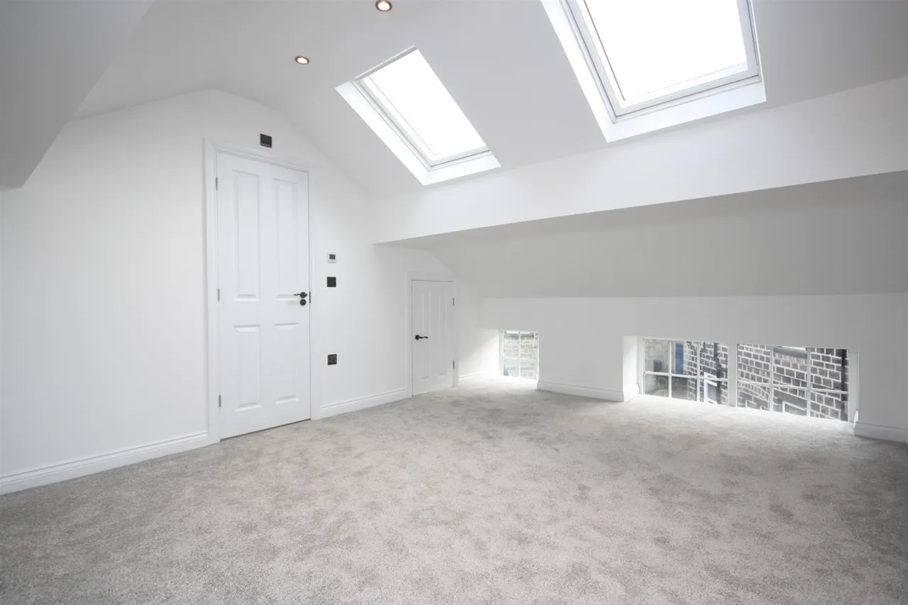 Moorland House, Low Green, LS19, photo 14