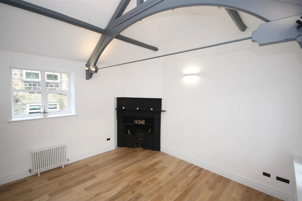 Moorland House, Low Green, LS19, photo 6