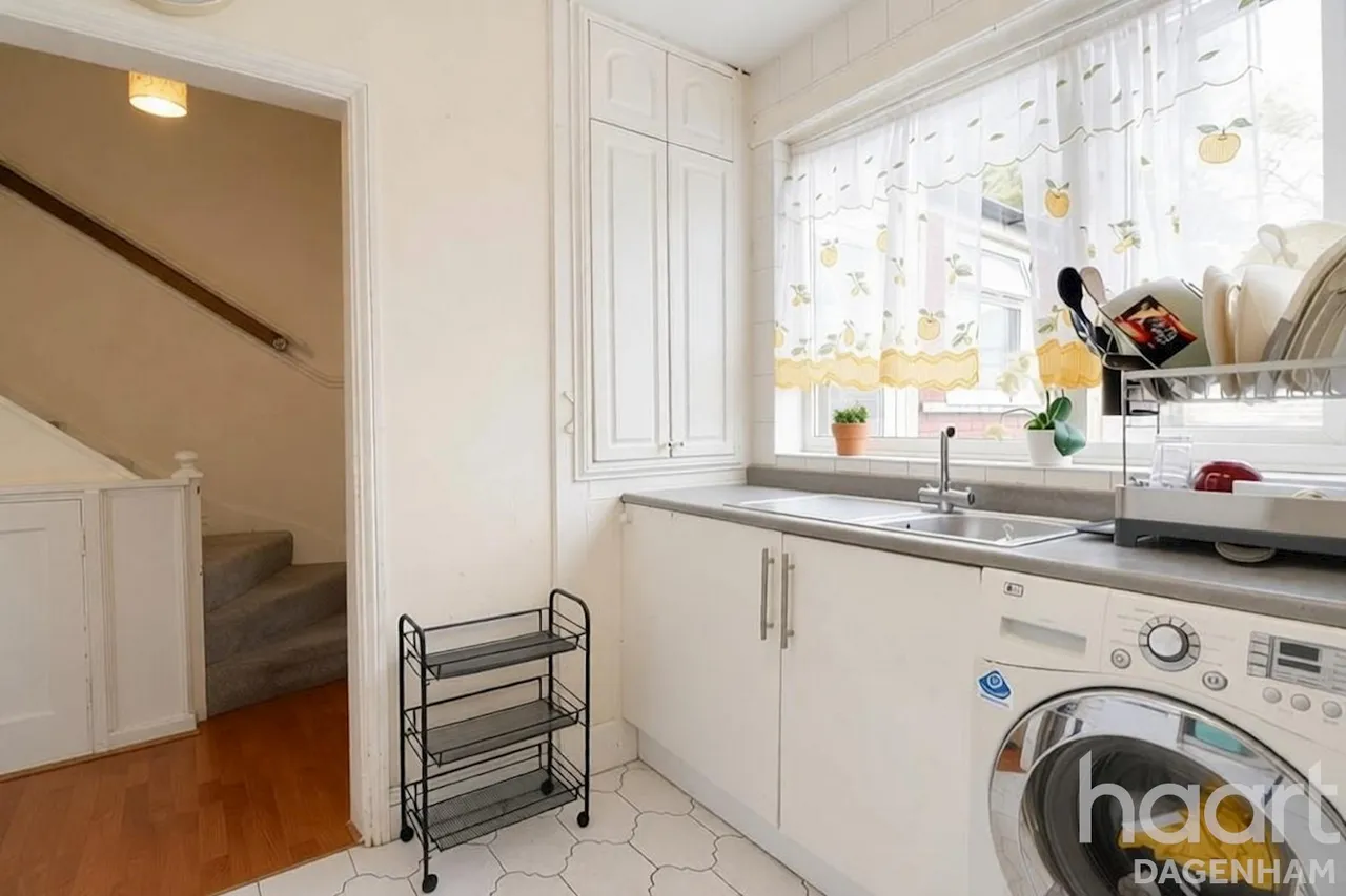 Rowney Gardens, Dagenham, RM9, photo 7