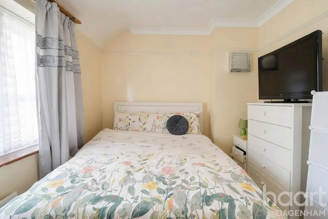 Rowney Gardens, Dagenham, RM9, photo 12