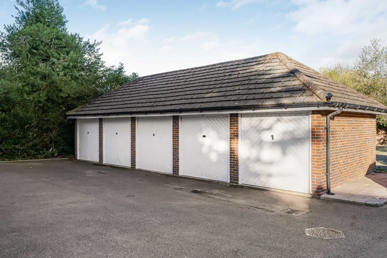 Kew Road, Richmond, TW9, photo 28