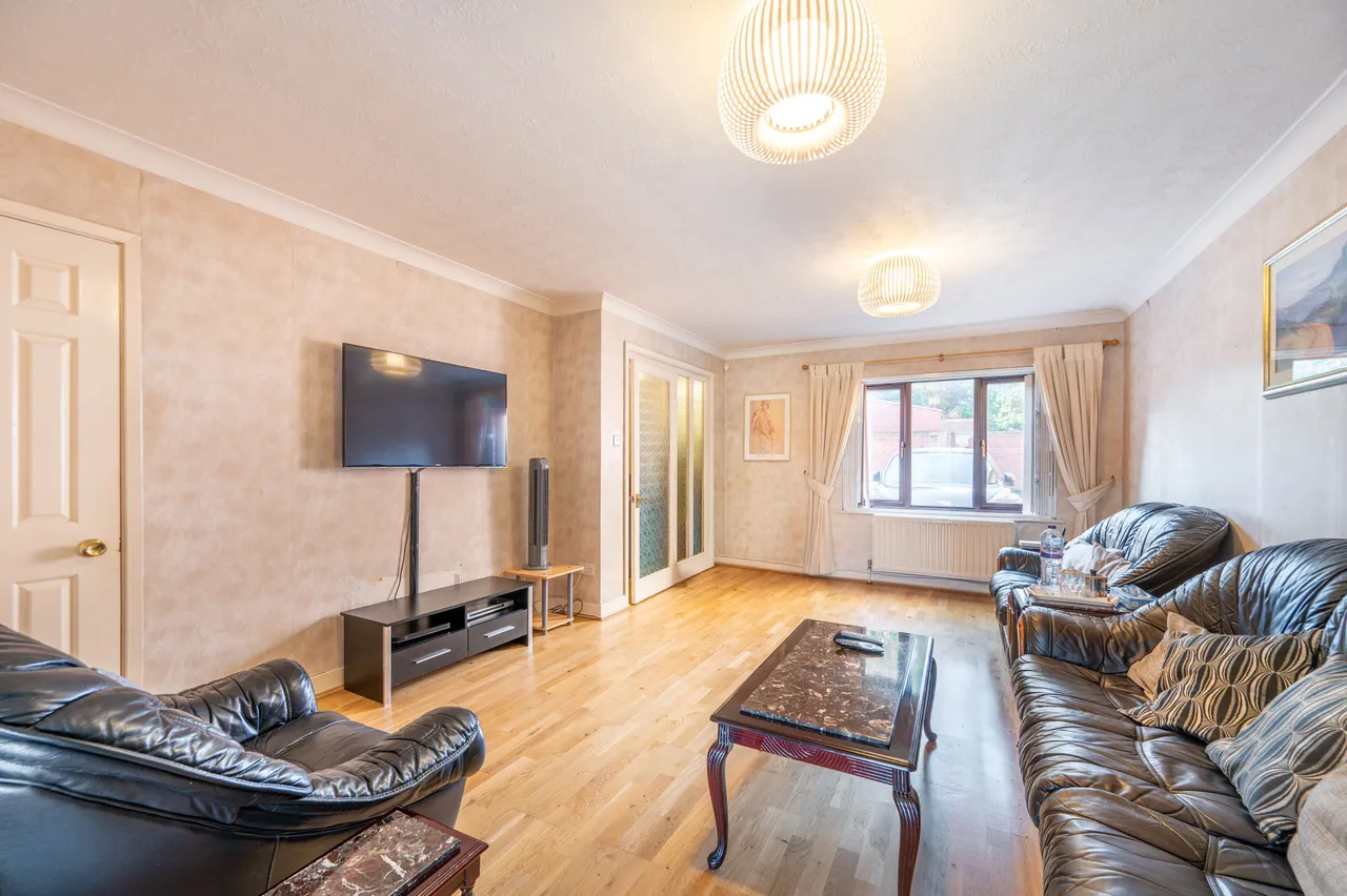 3 bed house for sale — 6 Gabrielle Close, Wembley