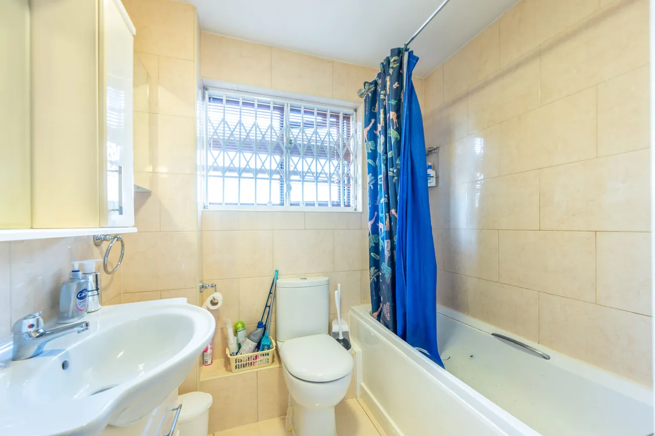 6 Gabrielle Close, Wembley, photo 10