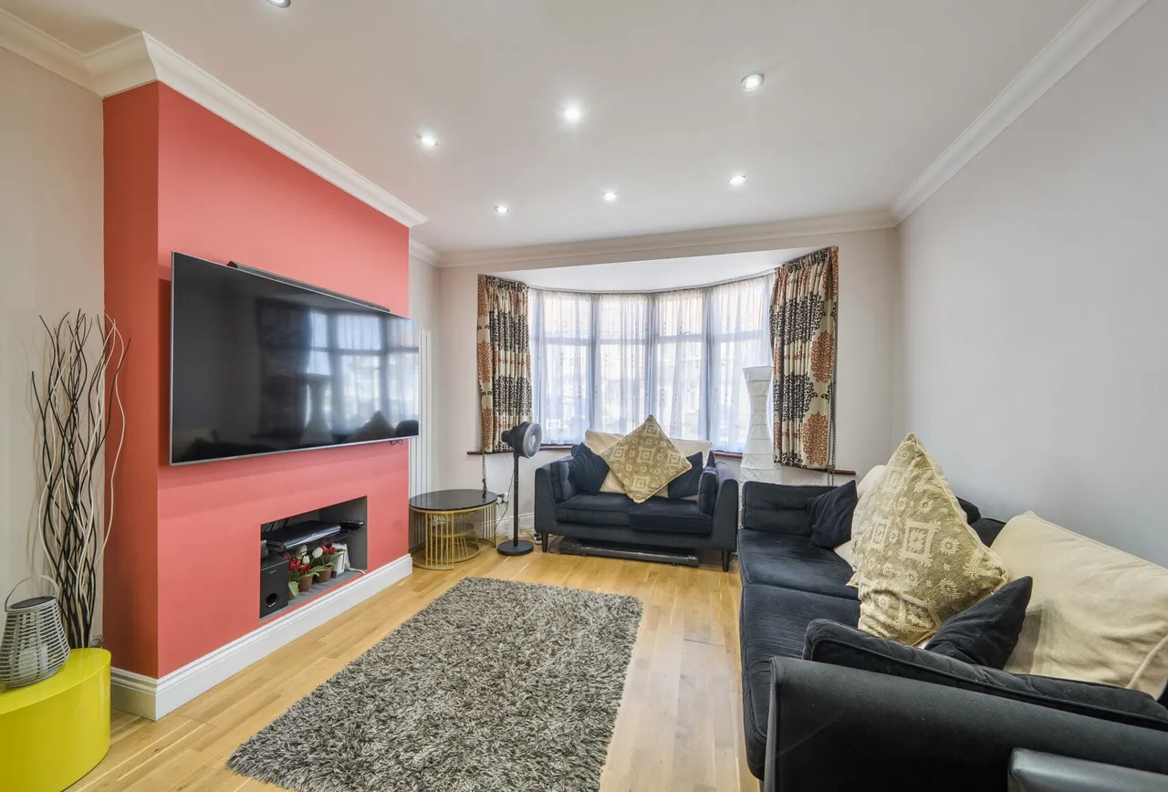 Summit Avenue, London, NW9 0TH, photo 3