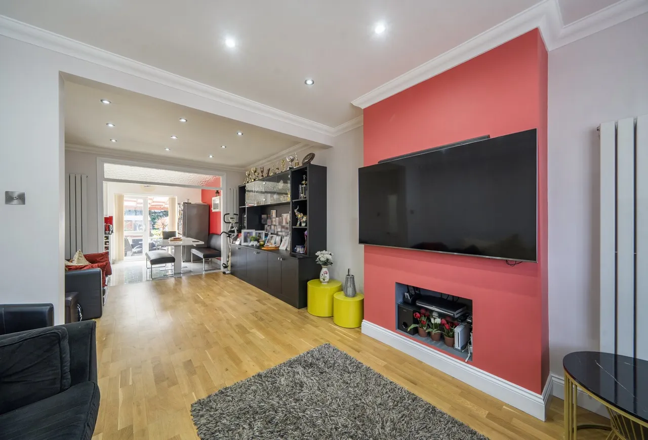 3 bed house for sale — Summit Avenue, London, NW9 0TH