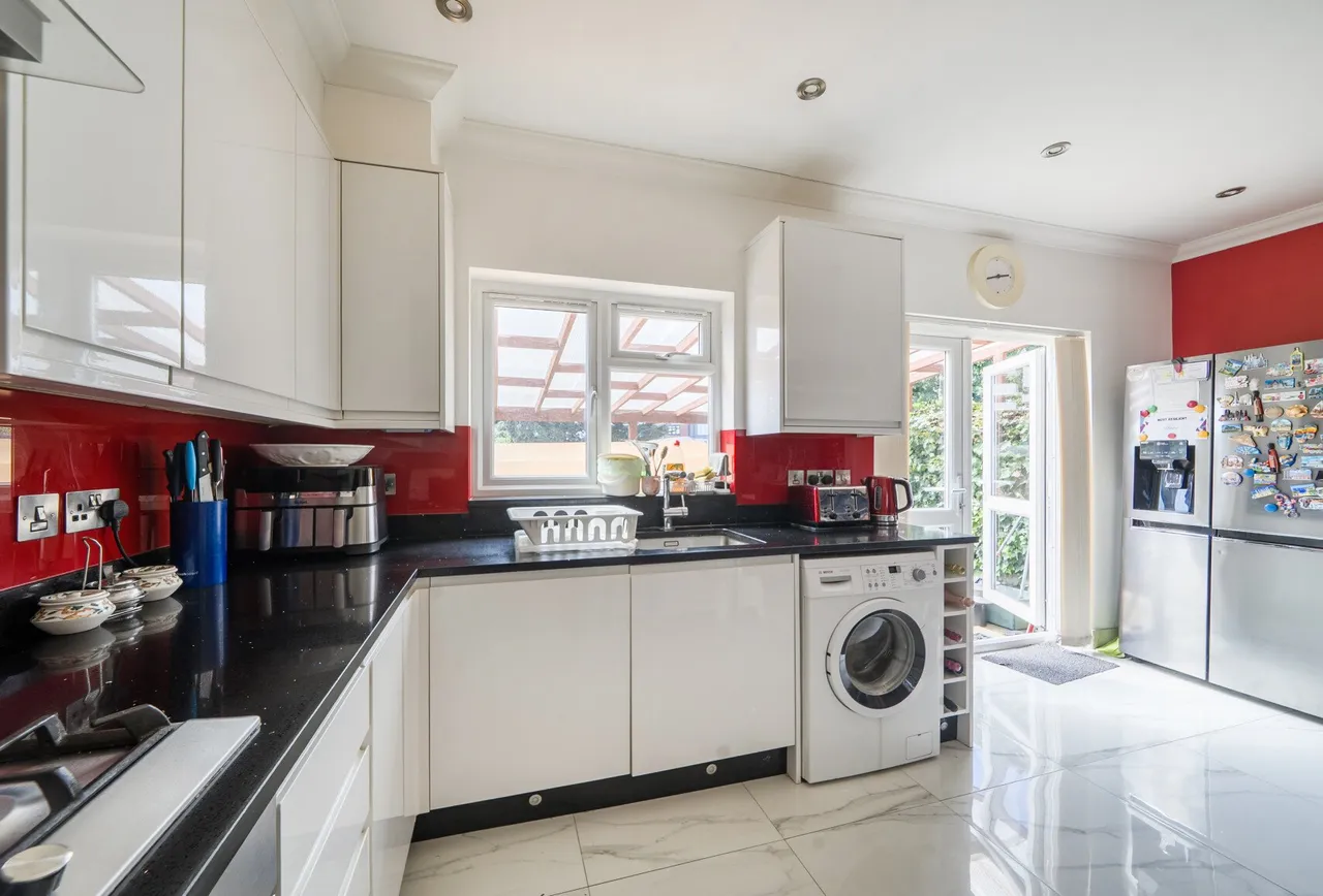 Summit Avenue, London, NW9 0TH, photo 11