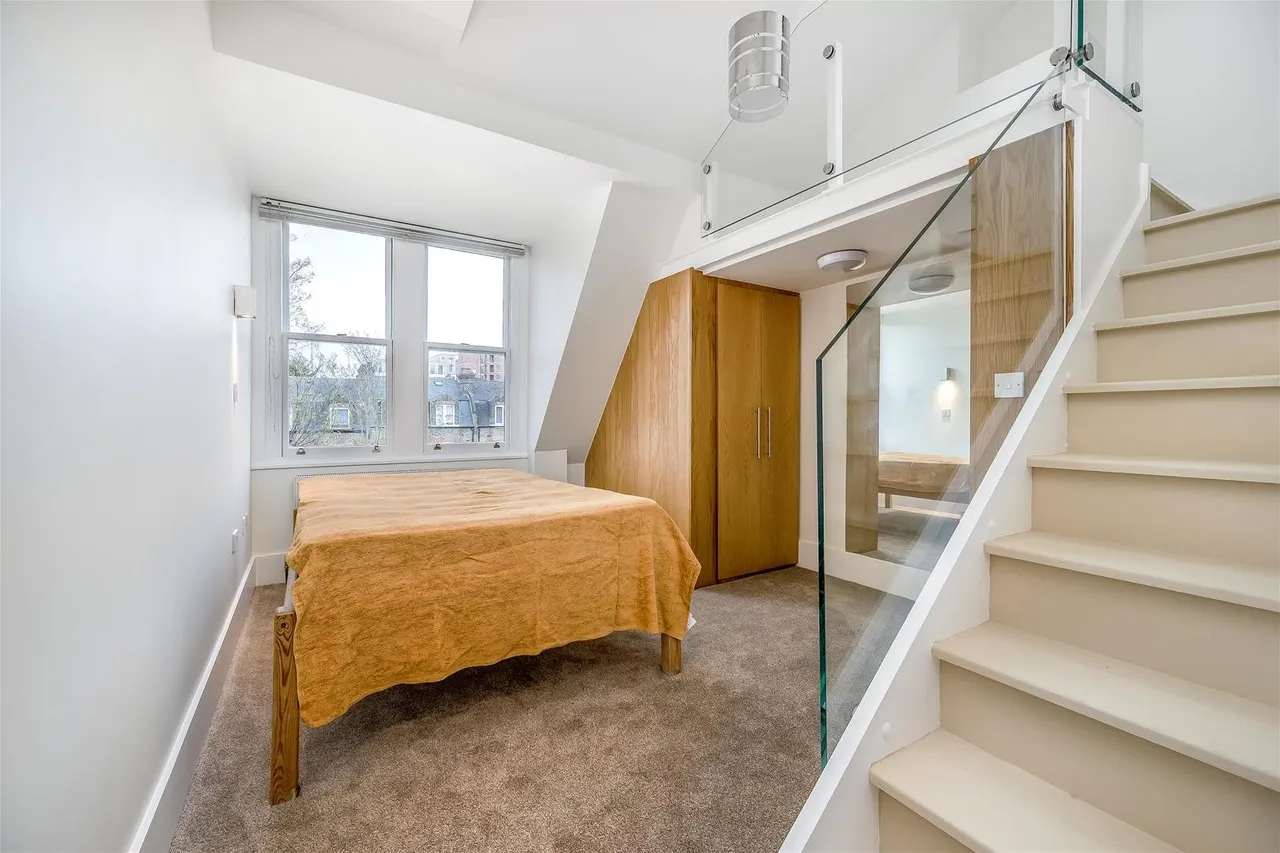 Brondesbury Road, Queens Park, London, photo 2