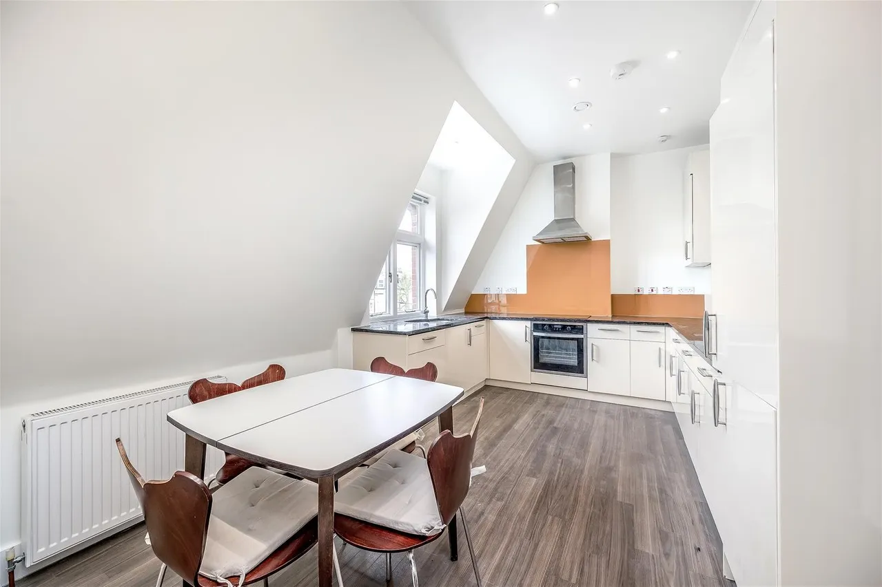 Brondesbury Road, Queens Park, London, photo 6