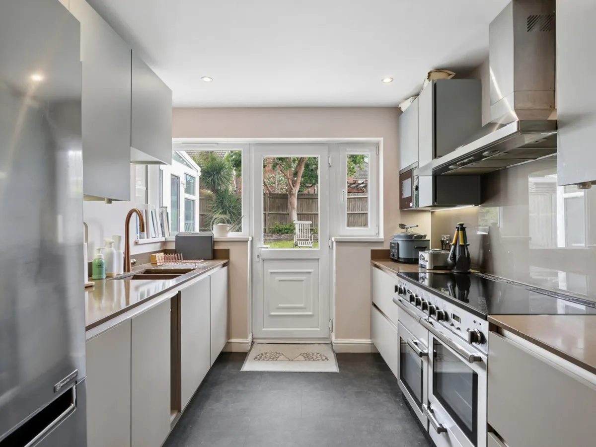 Lynton Close, Farnham, GU9, photo 7
