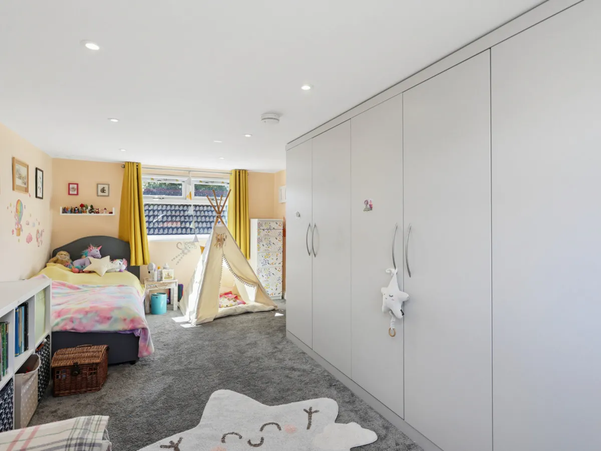 Lynton Close, Farnham, GU9, photo 13