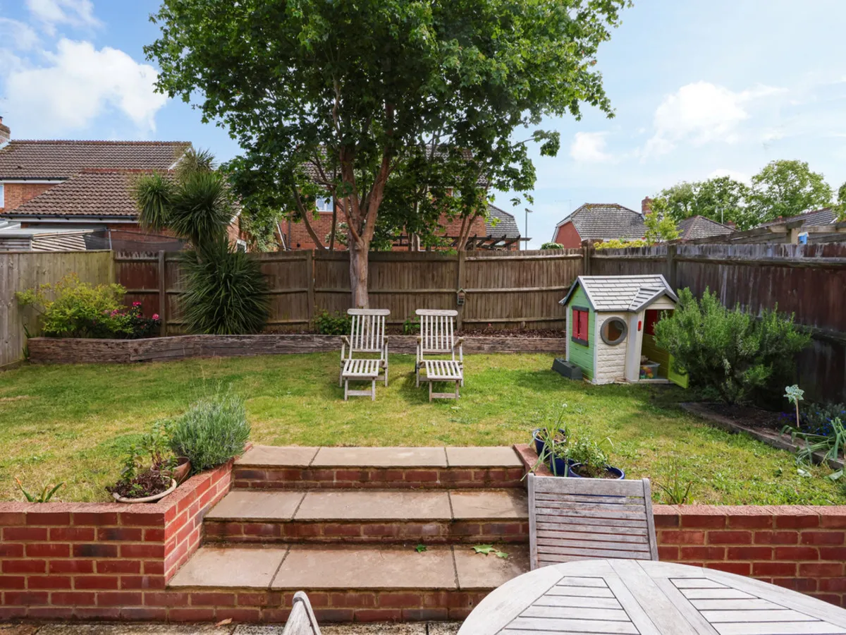 Lynton Close, Farnham, GU9, photo 15