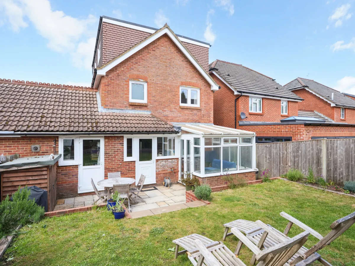 Lynton Close, Farnham, GU9, photo 14