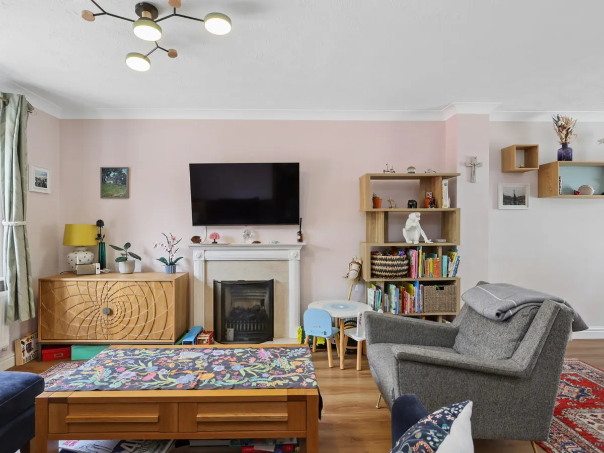 Lynton Close, Farnham, GU9, photo 3