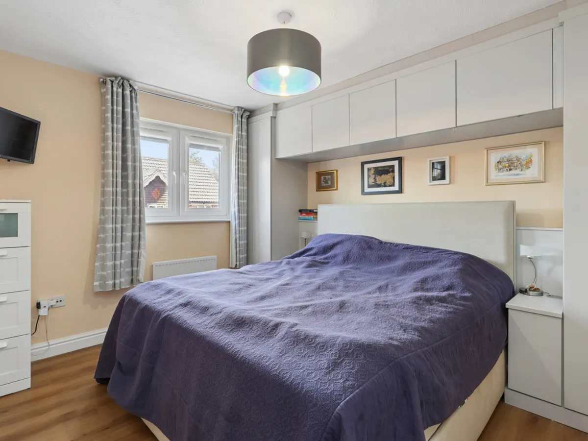 Lynton Close, Farnham, GU9, photo 11