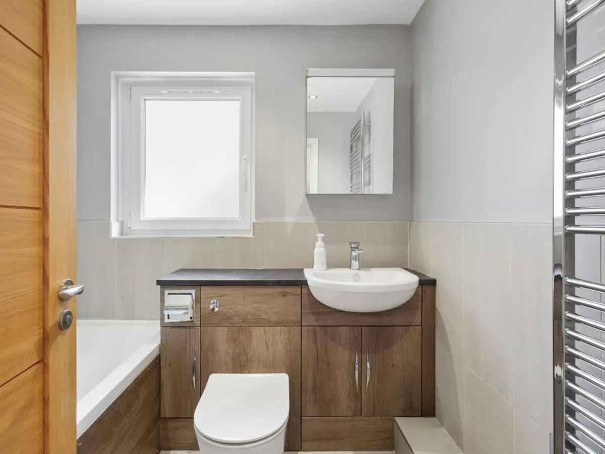 Lynton Close, Farnham, GU9, photo 9