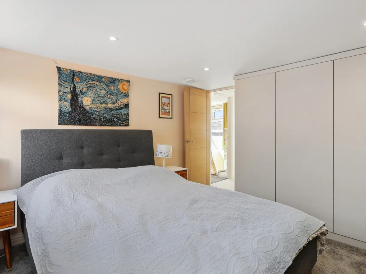 Lynton Close, Farnham, GU9, photo 10