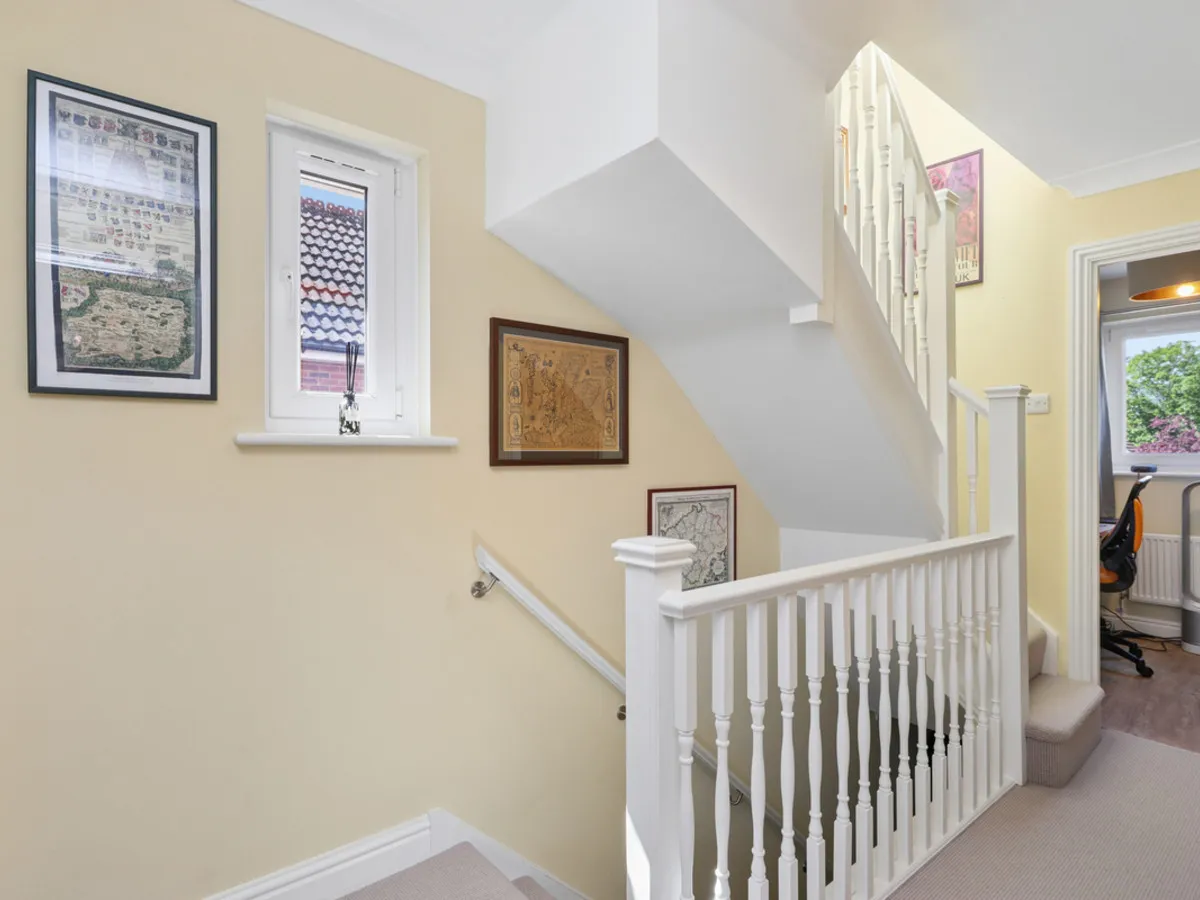 Lynton Close, Farnham, GU9, photo 12