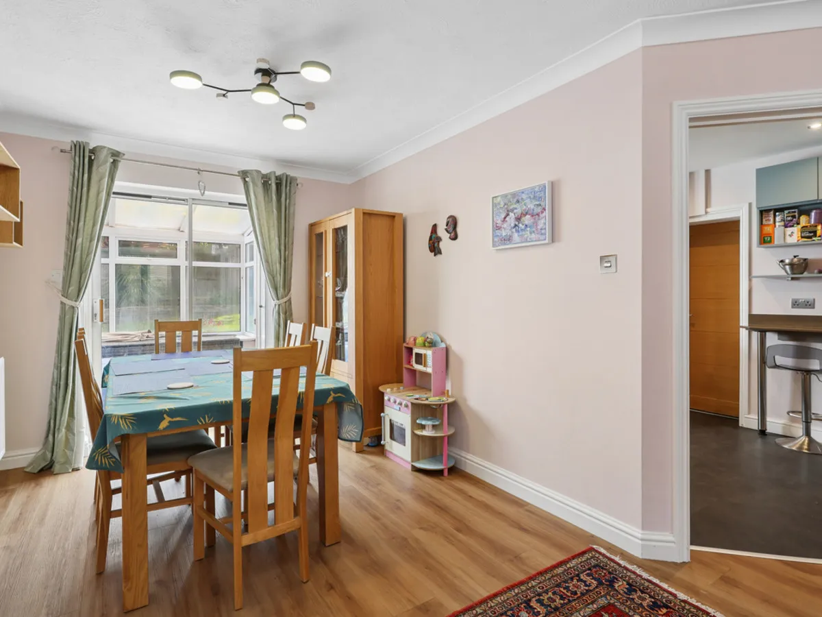 Lynton Close, Farnham, GU9, photo 4