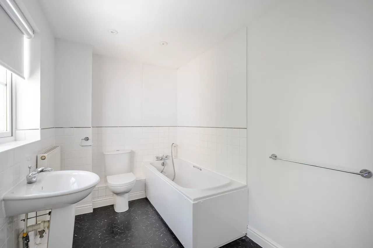 Alexander Crescent, Caterham, CR3, photo 9
