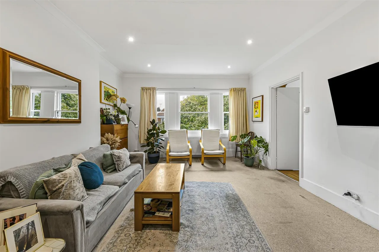 2 bed flat for sale, Steeles Road, Belsize Park, NW3