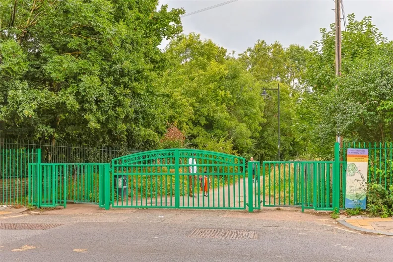 Bow Common Lane, Bow, E3, photo 5