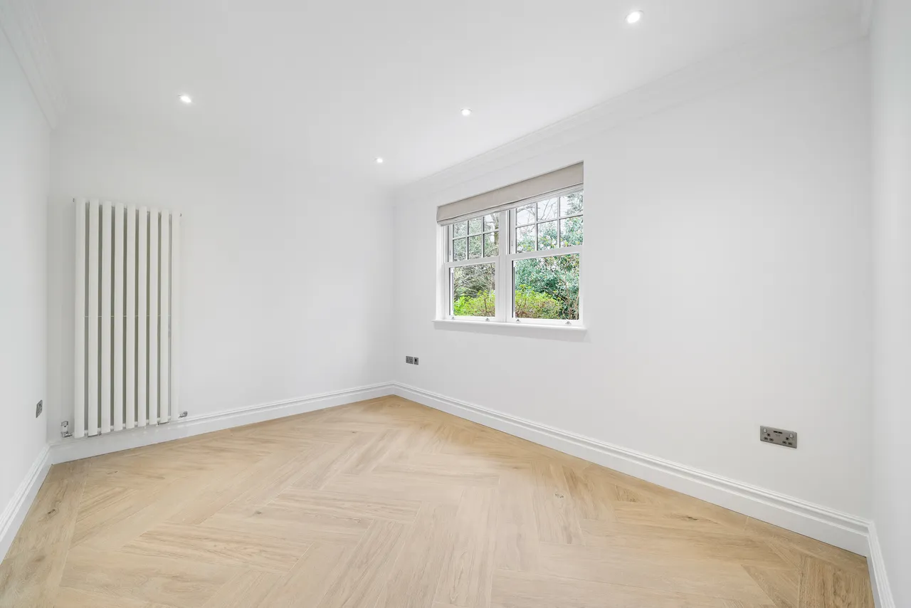 Hockering Road, Woking, Surrey, photo 12