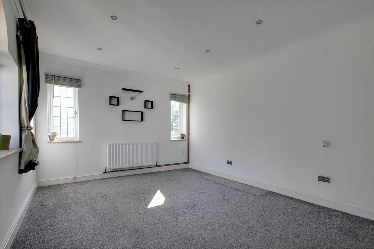 3 bed flat to rent — Lansdowne Road, Worthing