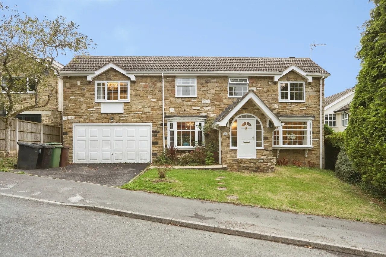 5 bed house for sale — Hall Rise, Bramhope, Leeds