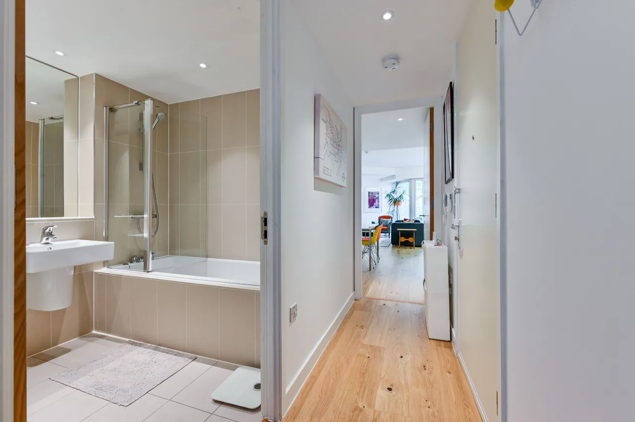 Flat 3, 17 Raydon Street, London, photo 6