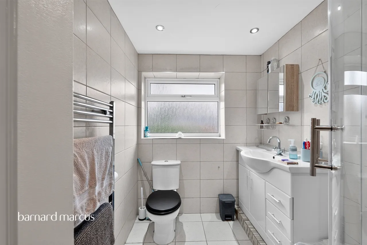 Park Way, Feltham, TW14, photo 12
