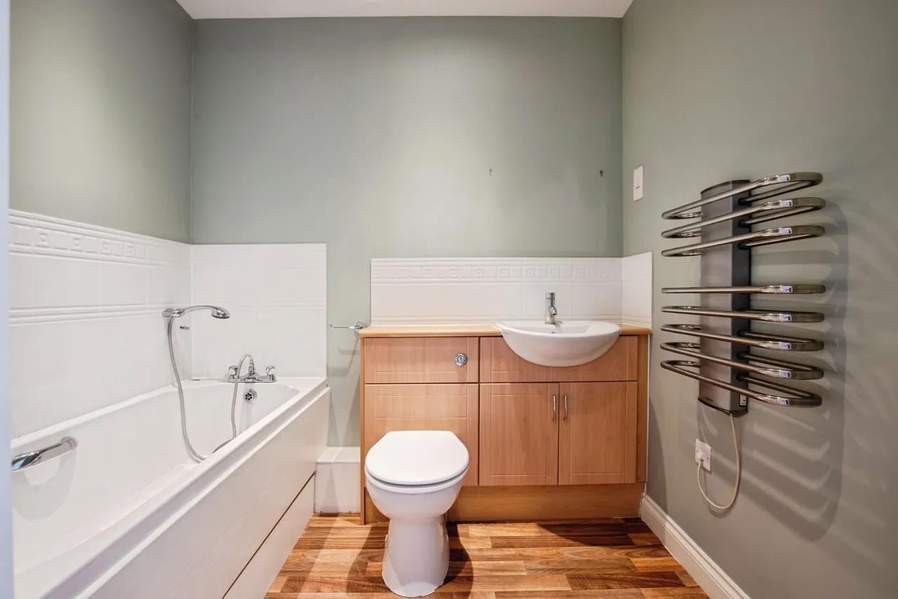 Bluebell Drive, Sittingbourne, Kent, ME10, photo 19