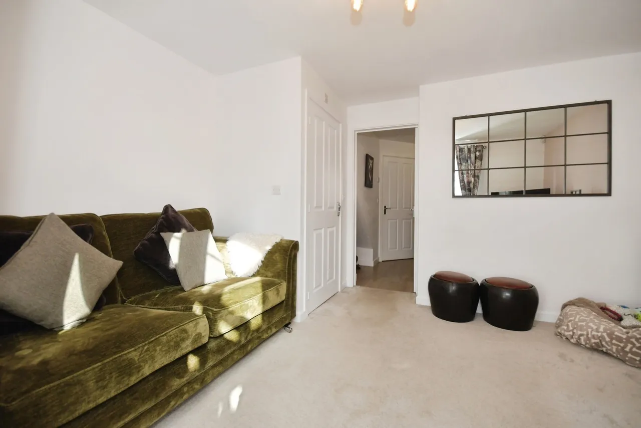 Curlew Avenue, Buxton, Derbyshire, SK17, photo 3