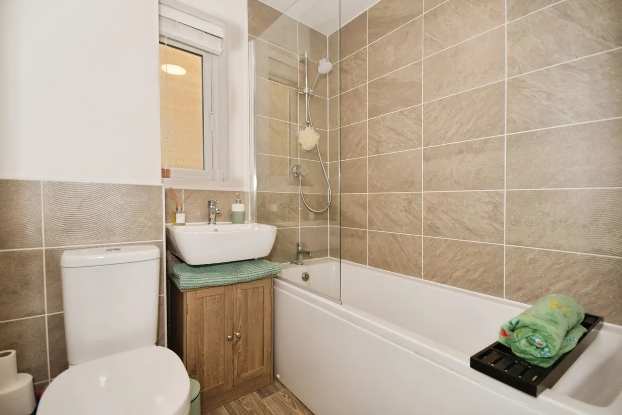 Curlew Avenue, Buxton, Derbyshire, SK17, photo 11