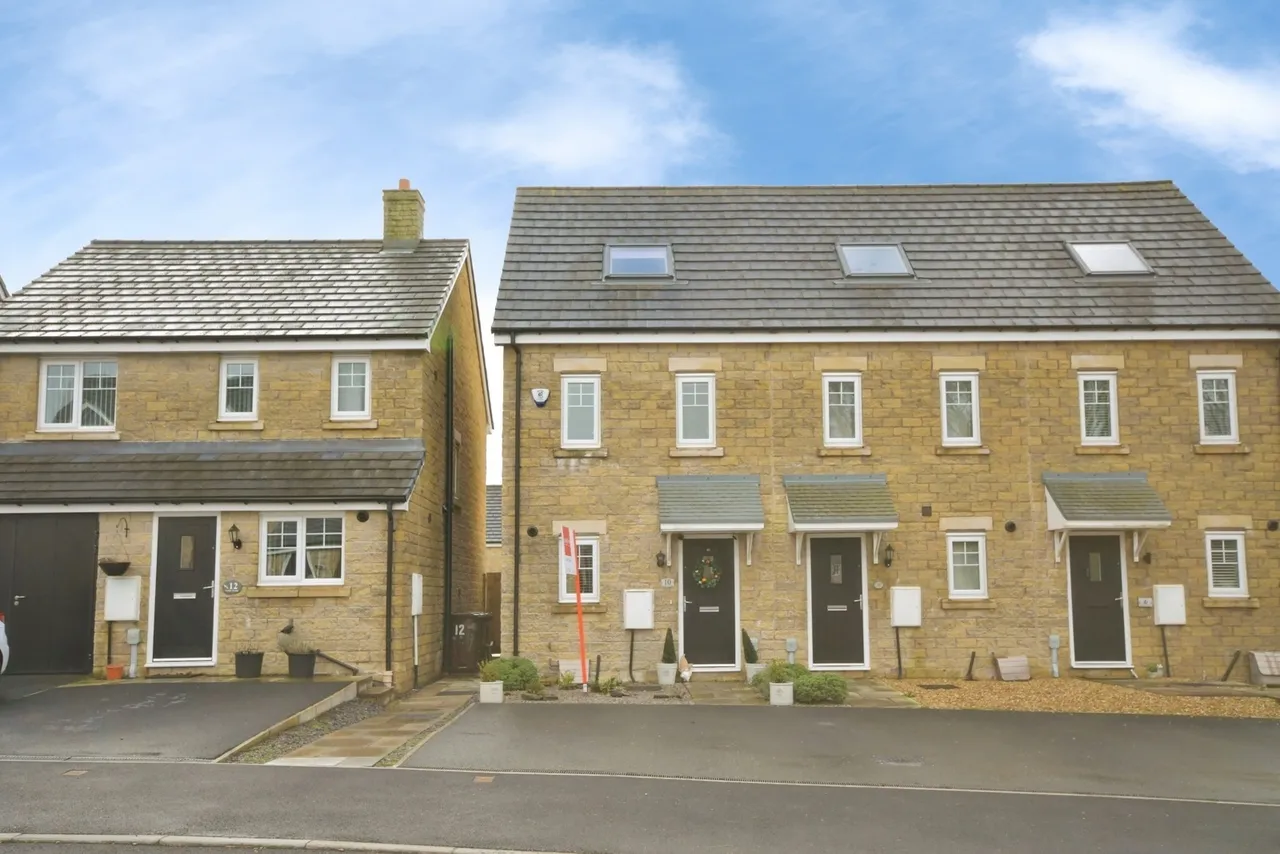 3 bed house for sale — Curlew Avenue, Buxton, Derbyshire, SK17
