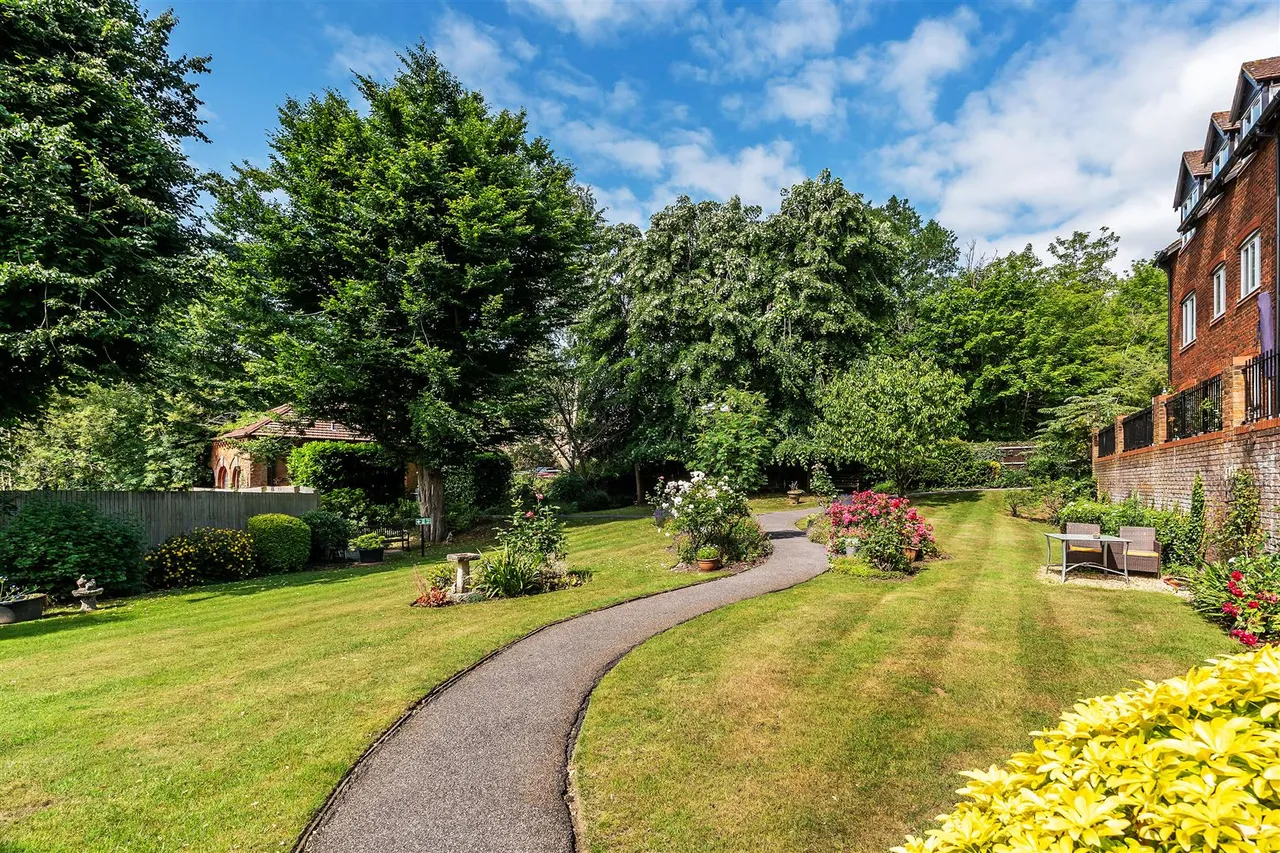 Belmont Road, Leatherhead, KT22, photo 9