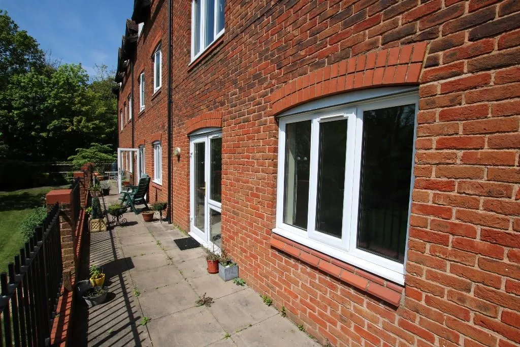 Belmont Road, Leatherhead, KT22, photo 2