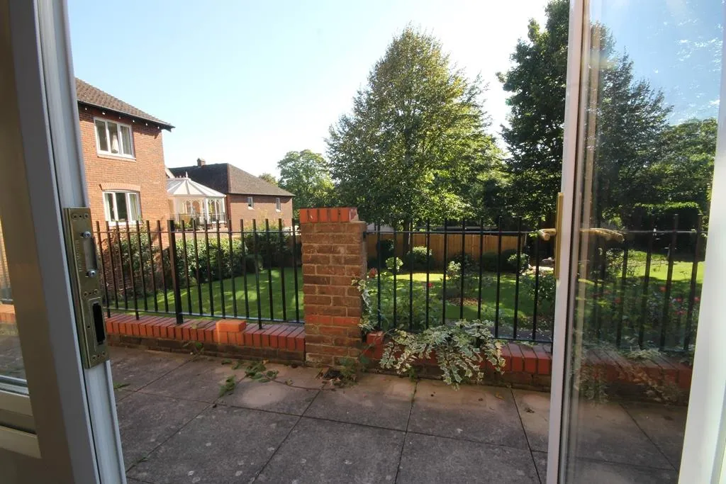 Belmont Road, Leatherhead, KT22, photo 3
