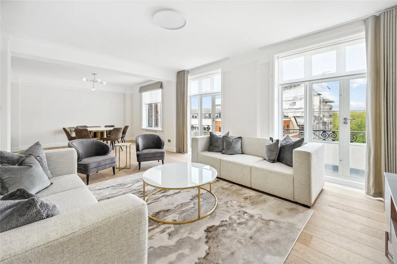 3 bed flat to rent, South Audley Street, London, W1K